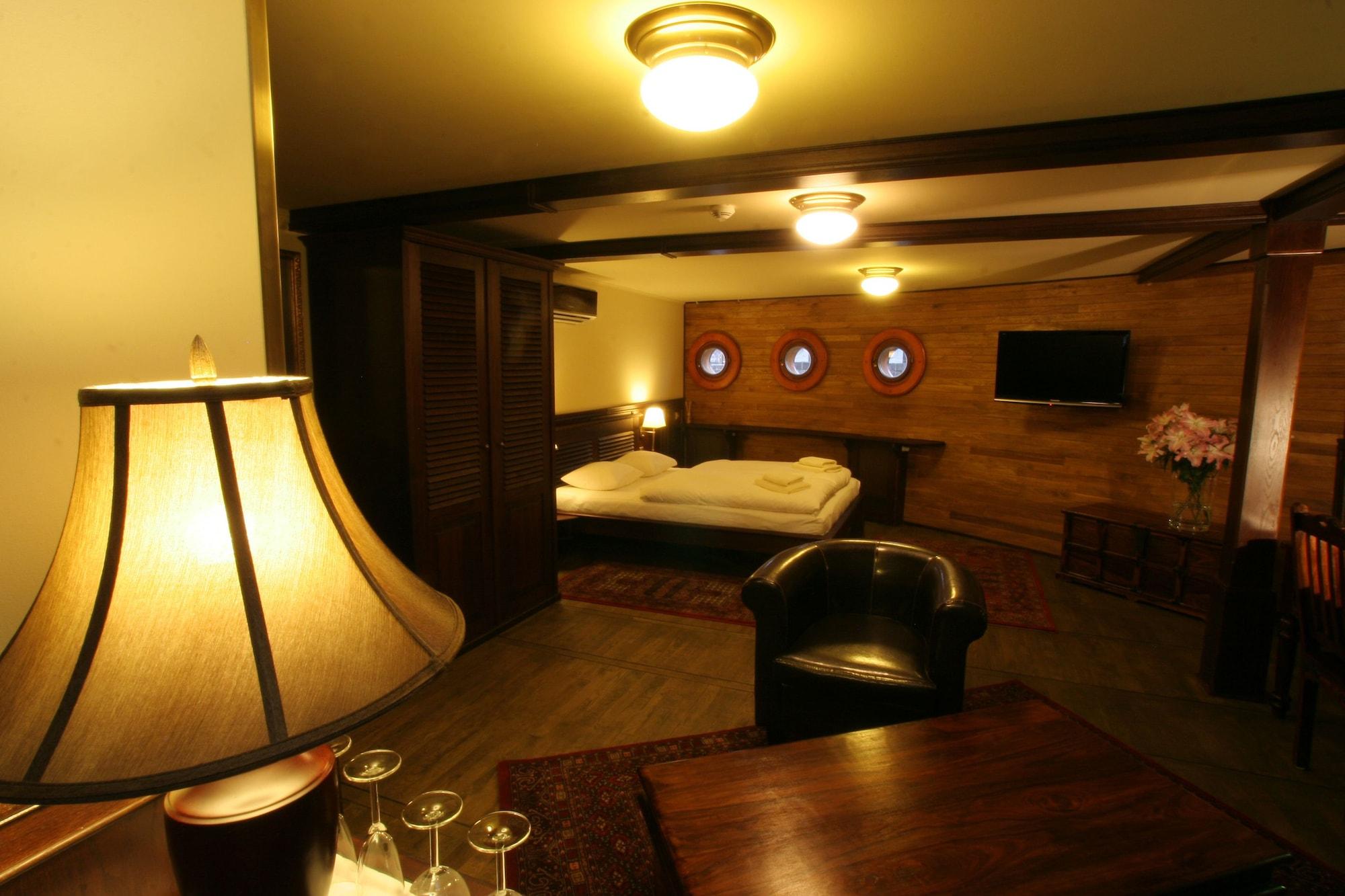 Boat Hotel Matylda Прага Екстериор снимка