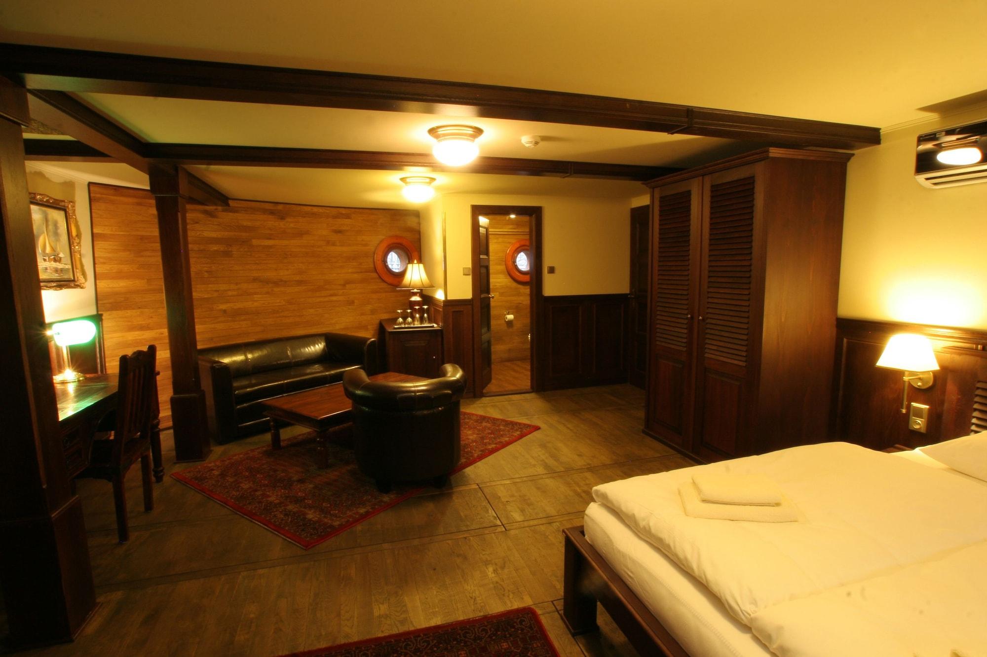 Boat Hotel Matylda Прага Екстериор снимка