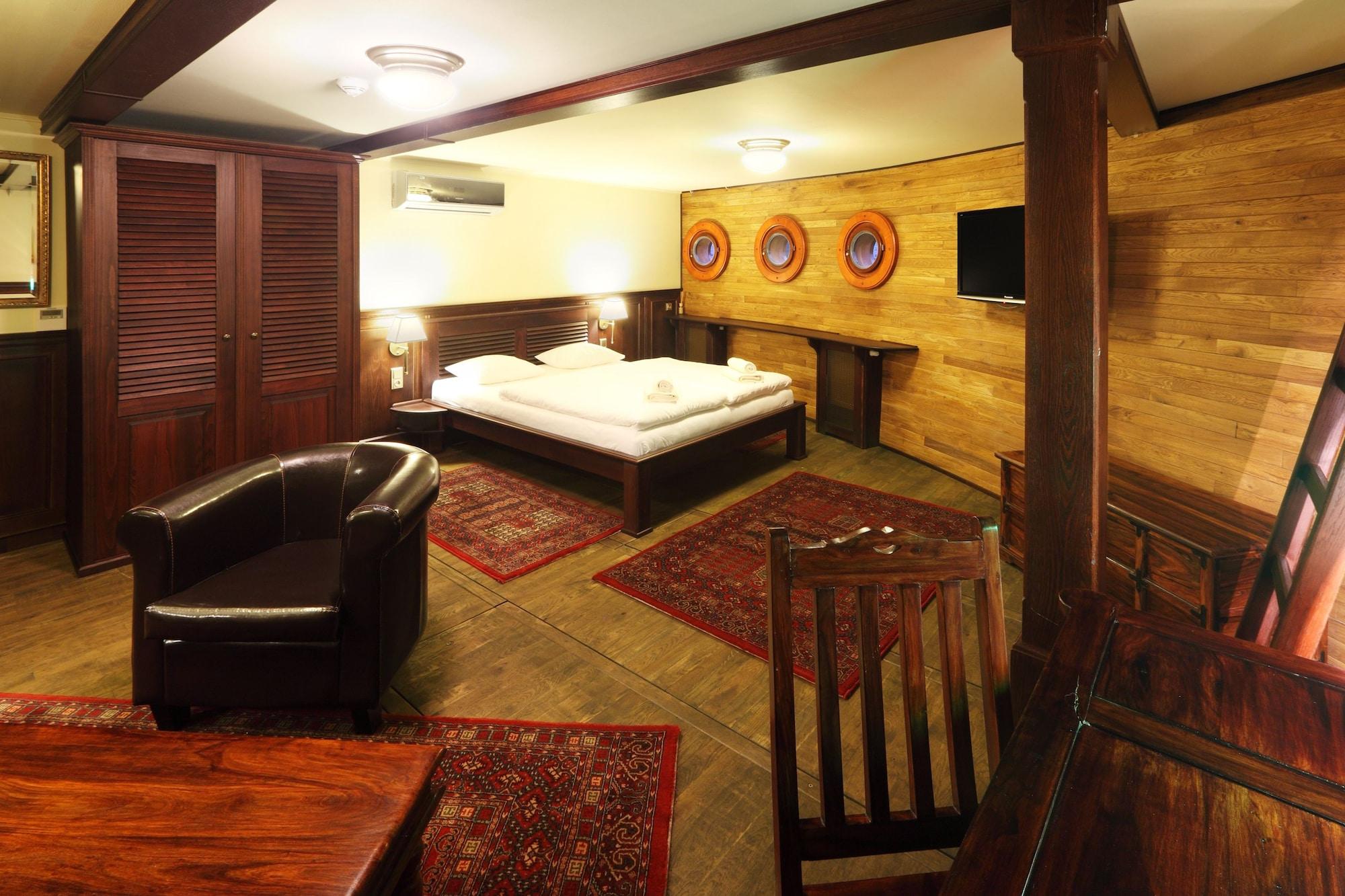 Boat Hotel Matylda Прага Екстериор снимка