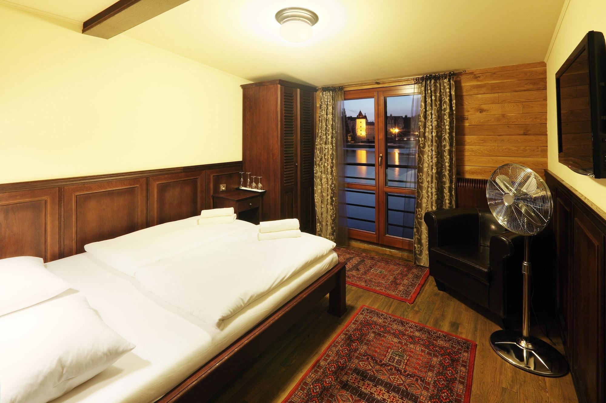 Boat Hotel Matylda Прага Екстериор снимка