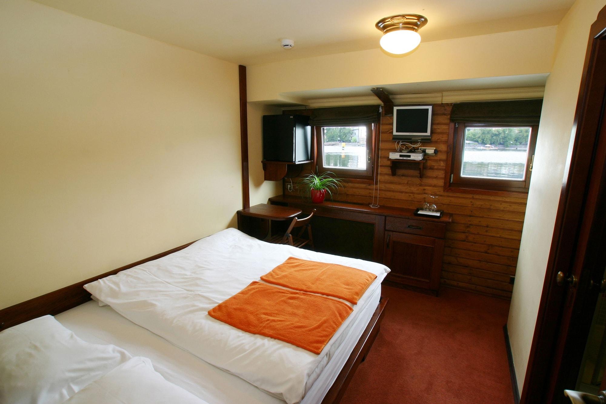Boat Hotel Matylda Прага Екстериор снимка