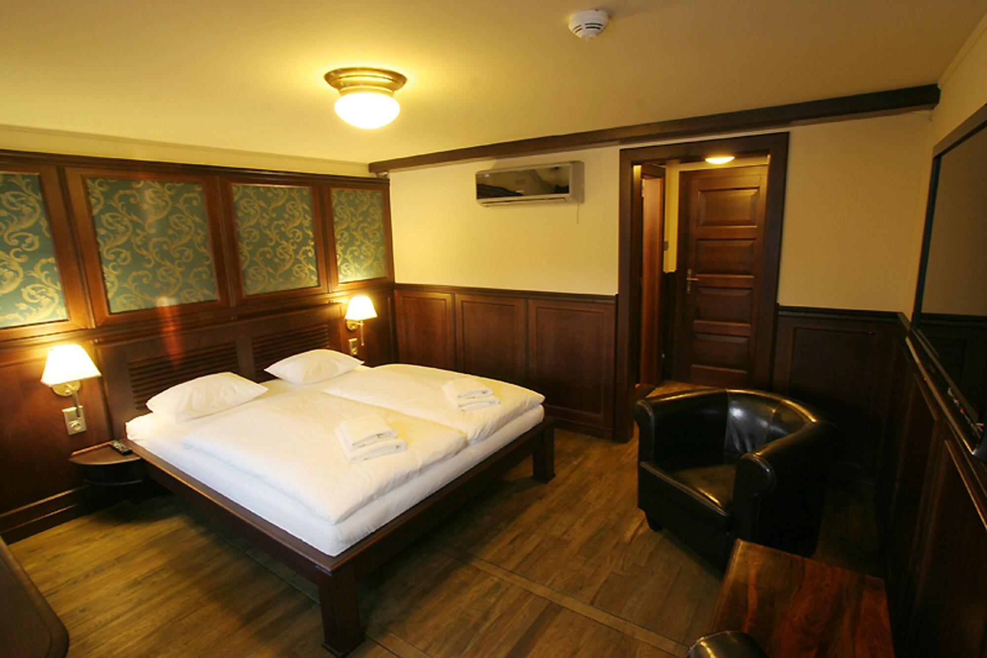 Boat Hotel Matylda Прага Екстериор снимка