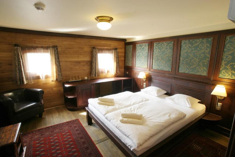 Boat Hotel Matylda Прага Екстериор снимка