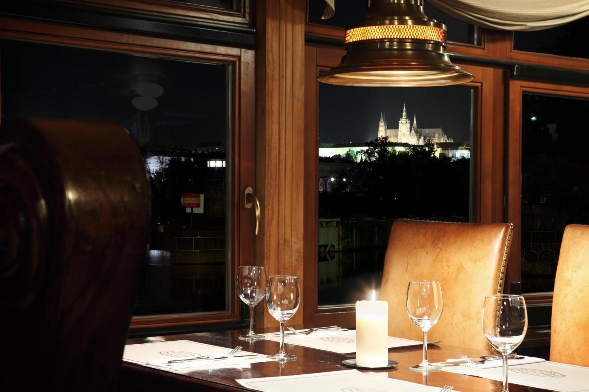 Boat Hotel Matylda Прага Екстериор снимка