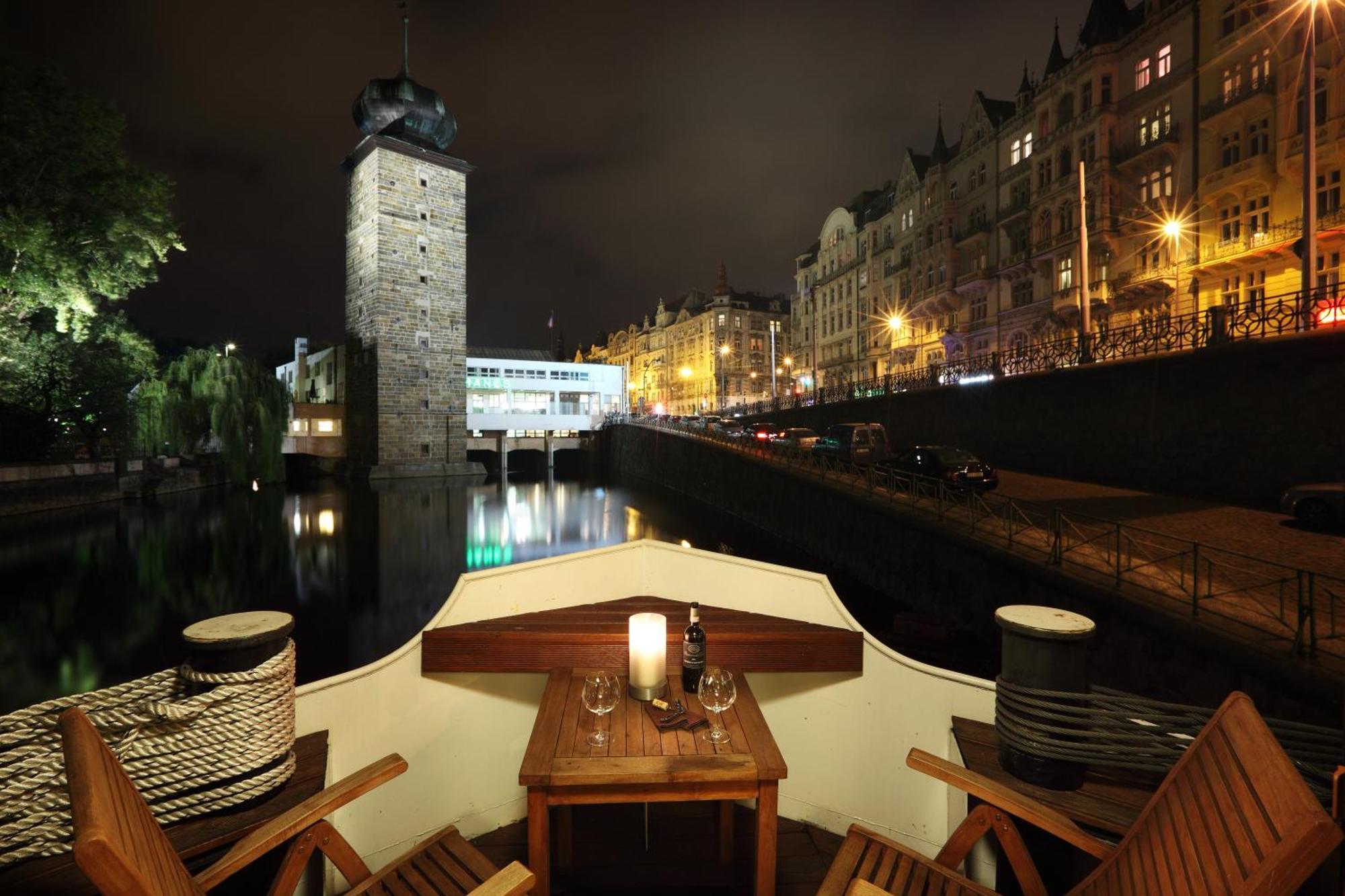 Boat Hotel Matylda Прага Екстериор снимка