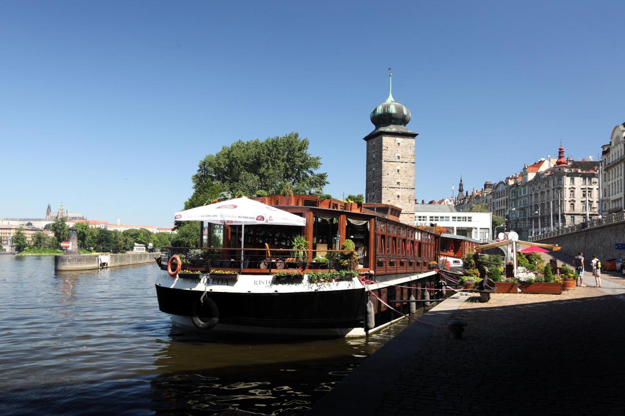 Boat Hotel Matylda Прага Екстериор снимка