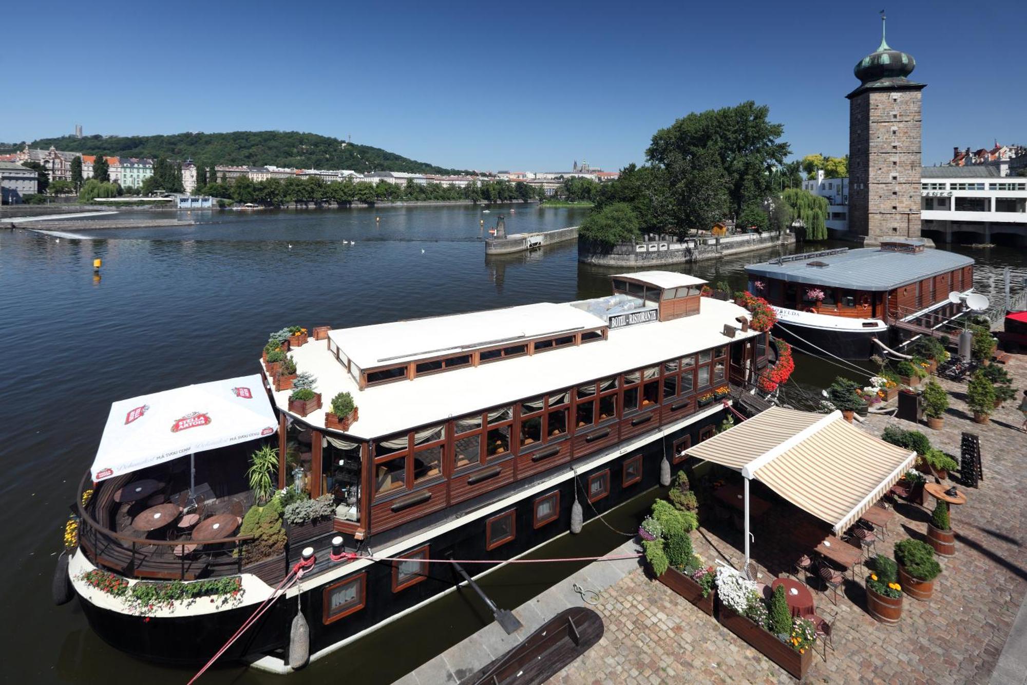 Boat Hotel Matylda Прага Екстериор снимка