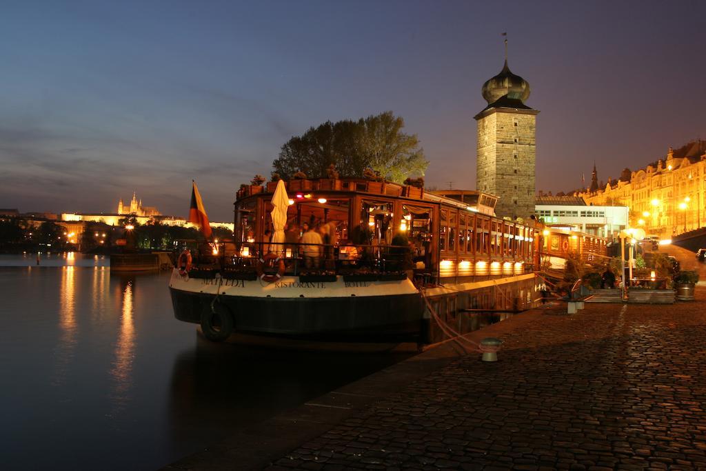 Boat Hotel Matylda Прага Екстериор снимка